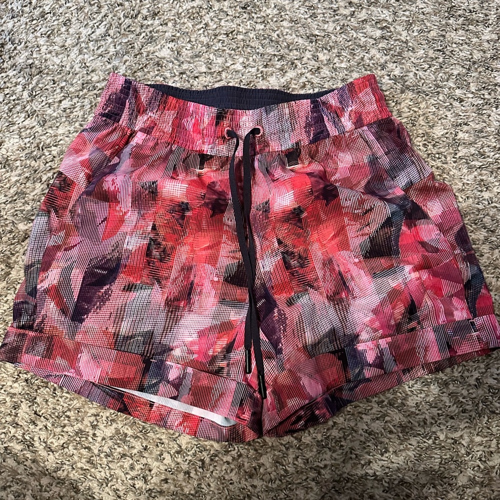 Lululemon Spring Break Away short